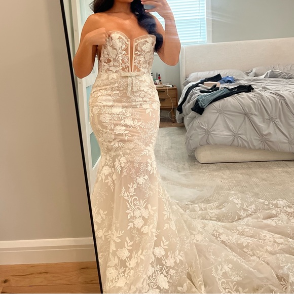 Berta wedding dress with detachable sleeves - Picture 3 of 3